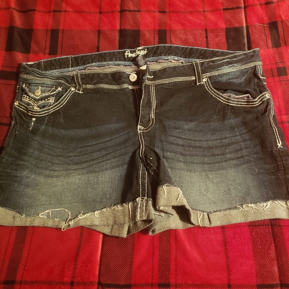 Plus size Amethyst jean shorts - Picture 1 of 3